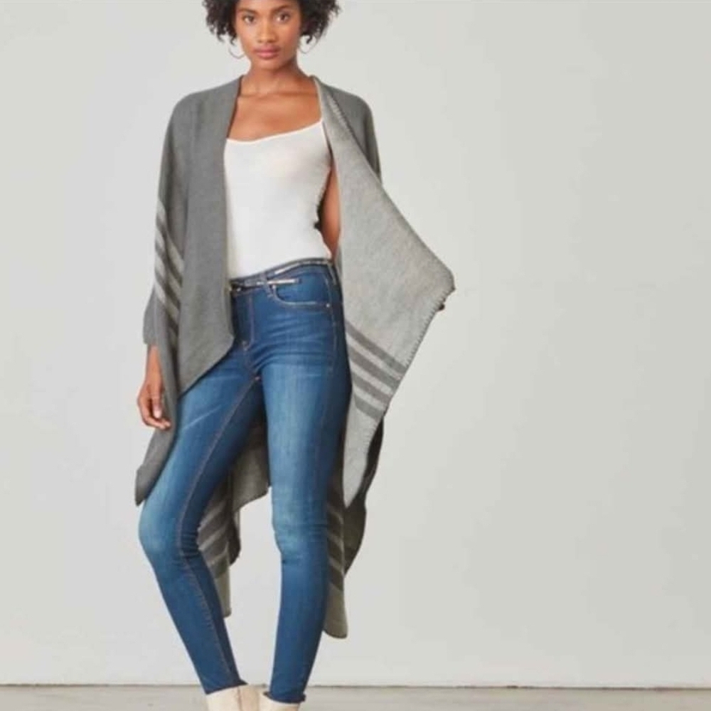 NWT BB Dakota Gray Striped Open Front Reversible Ponch OS